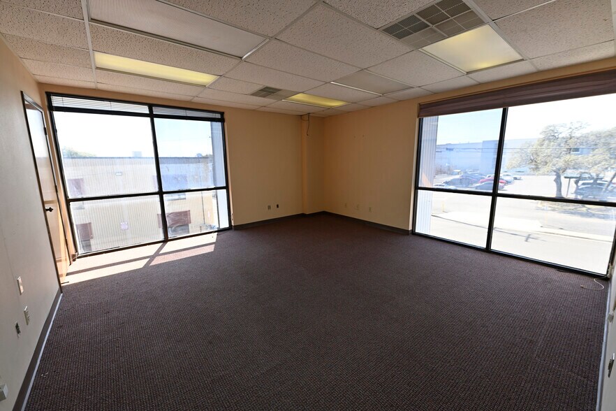 More Photos Of 9502 Computer Dr, San Antonio Medical For Sale