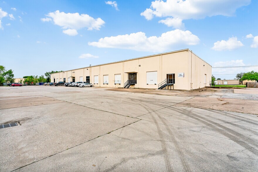 More Photos Of 2355 Pecan Ct, Haltom City Unknown For Lease