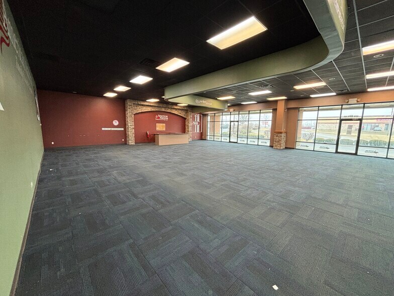 More Photos Of 4916 Illinois Rd, Fort Wayne Unknown For Lease