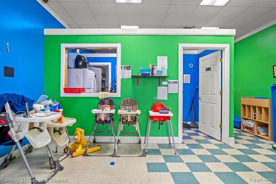 More Photos Of 27500-27520 Joy Rd, Livonia Freestanding For Lease