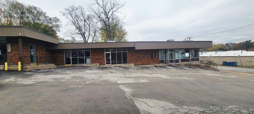 More Photos Of 413-424 5th St, Saint Charles Restaurant For Sale