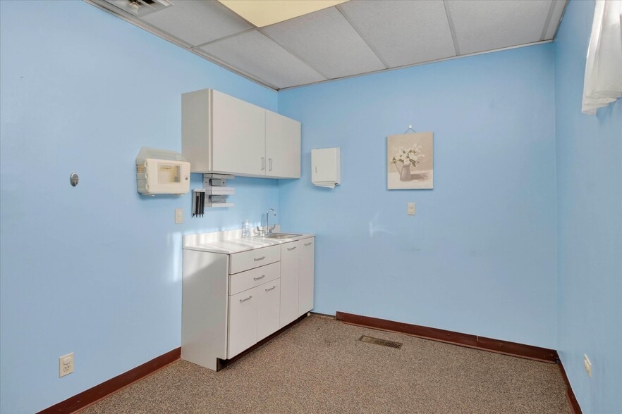 More Photos Of 820 N Pine River St, Ithaca Healthcare For Sale