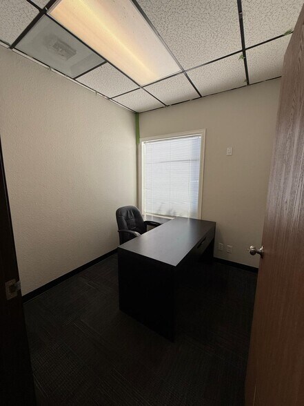More Photos Of 7979-7989 Vickers St, San Diego Flex For Lease