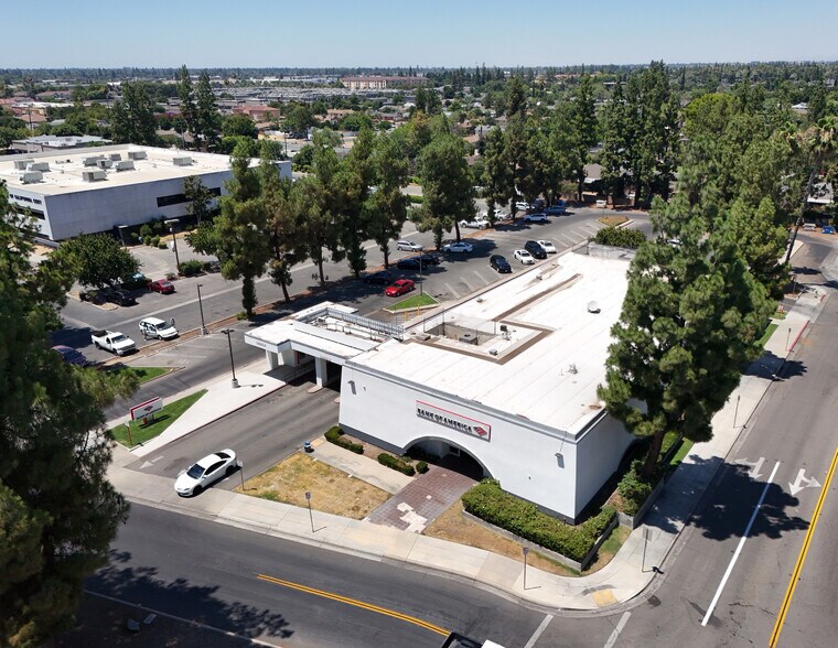Primary Photo Of 590 E Shaw Ave, Fresno Bank For Sale