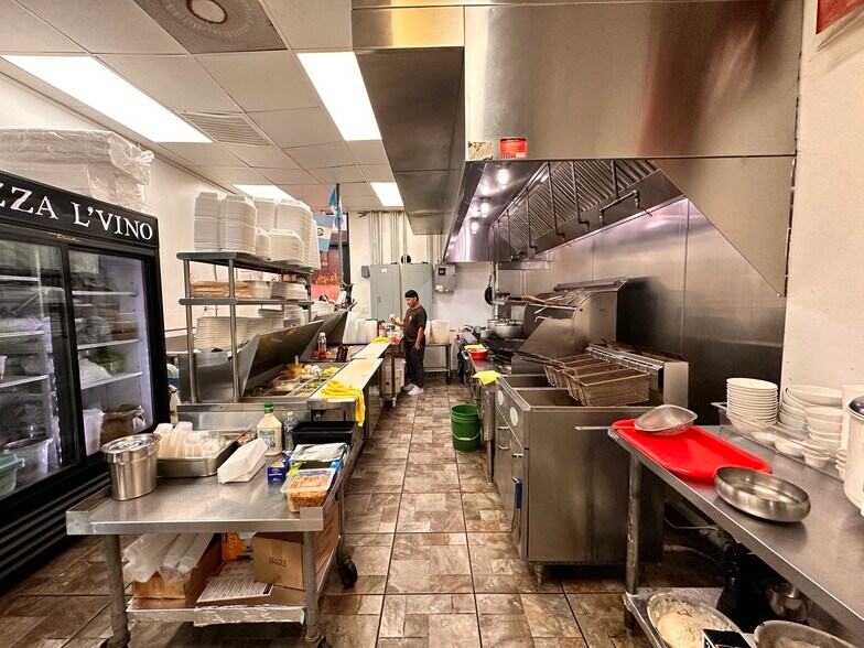 More Photos Of River Oaks Restaurant / Cafe, Houston Restaurant For Lease