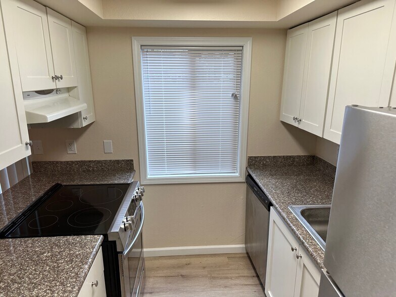 More Photos Of 2433 SE 139th Ave, Portland Apartments For Sale