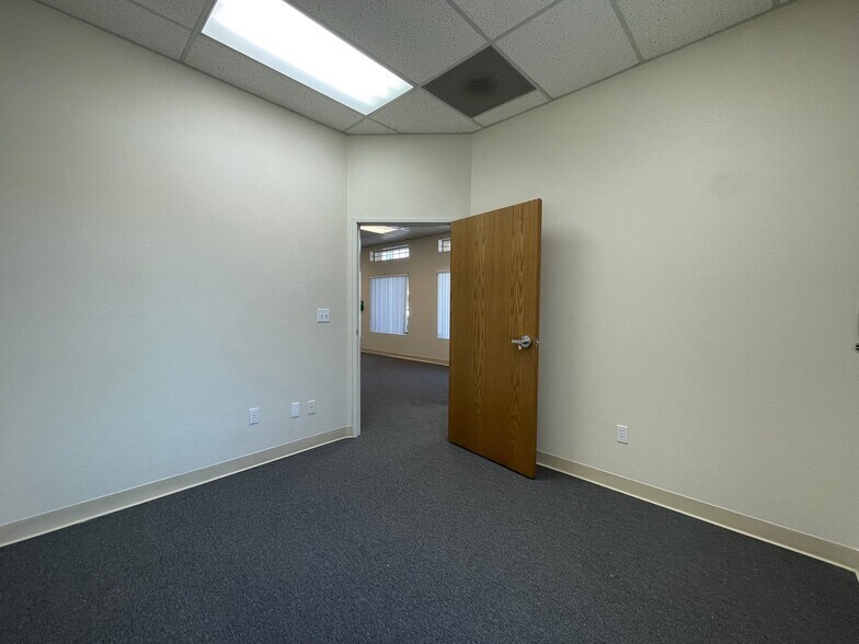 More Photos Of 2060 Peabody Rd, Vacaville Medical For Lease