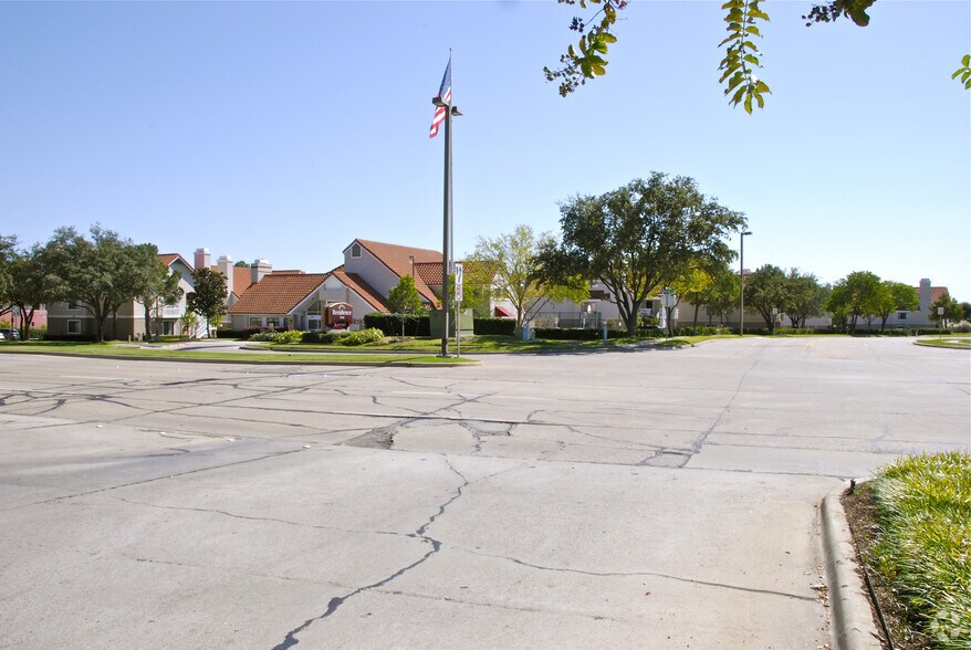 More Photos Of 950 W Walnut Hill Ln, Irving Hotel For Sale