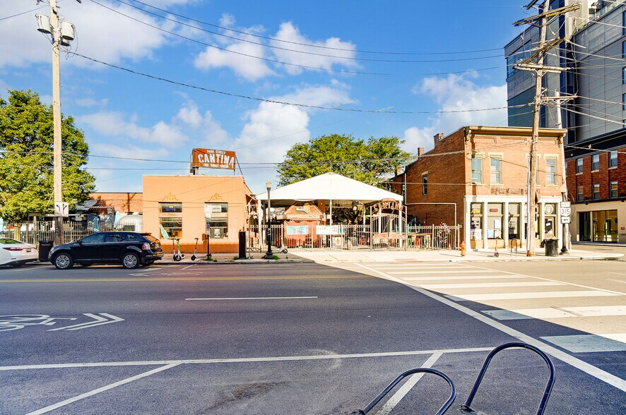More Photos Of 491 Park St, Columbus Bar For Lease