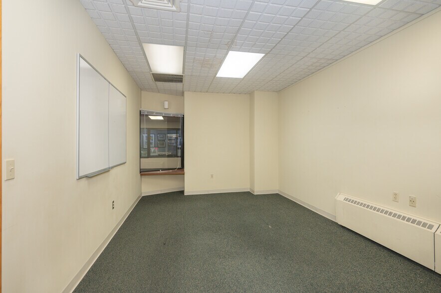More Photos Of 323 W Superior St, Duluth Storefront Retail Office For Sale
