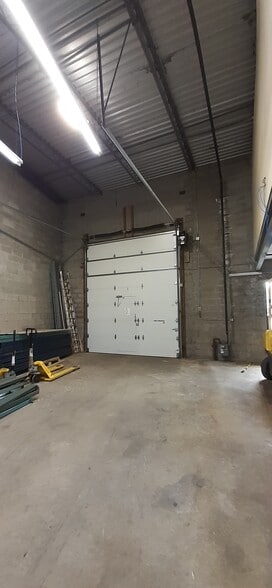 More Photos Of 279 Huyler St, South Hackensack Warehouse For Lease