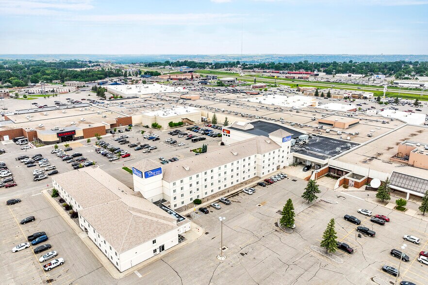 More Photos Of 2400 10th St SW, Minot Hotel For Sale