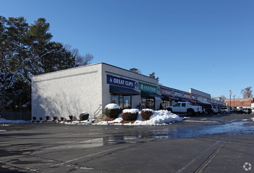 More Photos Of 2401-2403 Battleground Ave, Greensboro General Retail For Lease