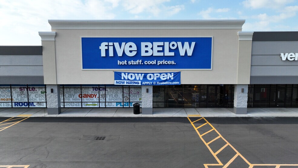 More Photos Of 1932-1966 W Retail Ln, Ozark General Retail For Lease