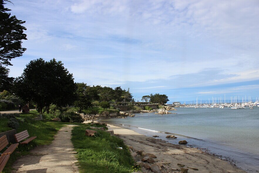 More Photos Of 99 Pacific St, Monterey Loft Creative Space For Lease