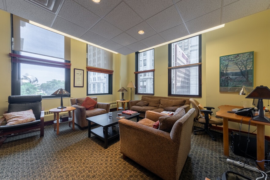 More Photos Of 50 E Washington St, Chicago Office For Sale