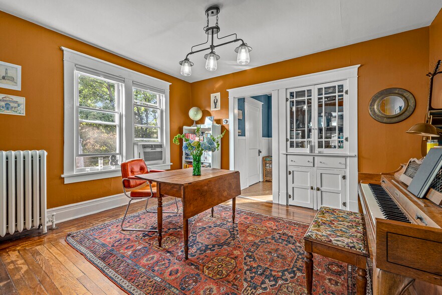 More Photos Of 128 Green St, Hudson Storefront Retail Residential For Sale