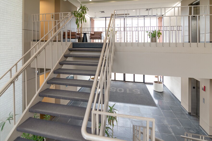 More Photos Of 5105 Tollview Dr, Rolling Meadows Office For Lease