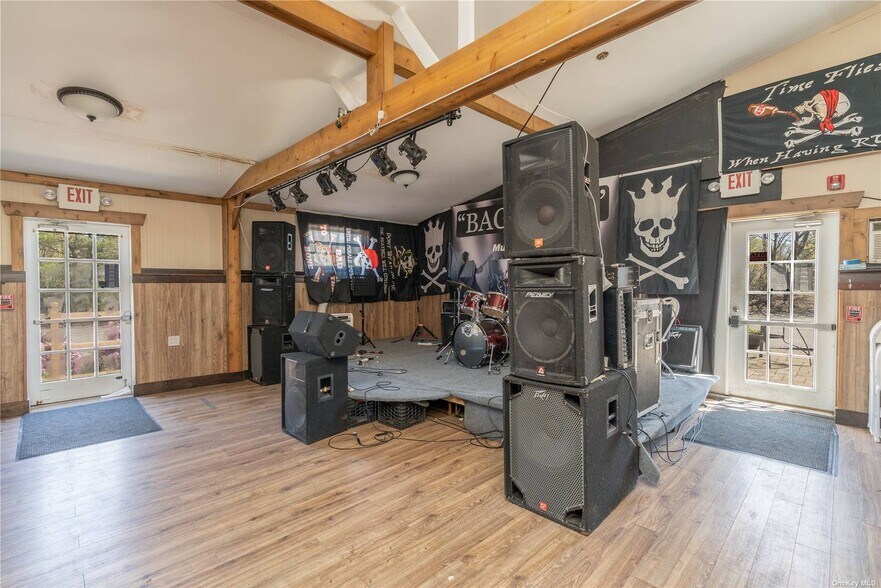 More Photos Of 3225 Sound Ave, Riverhead Storefront Retail Office For Sale