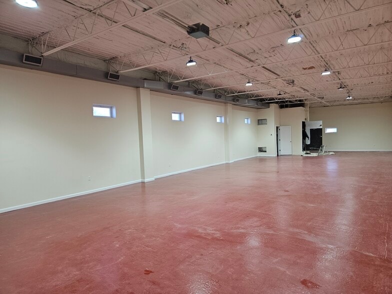 More Photos Of 36-50 Lakeville Rd, New Hyde Park Office For Lease