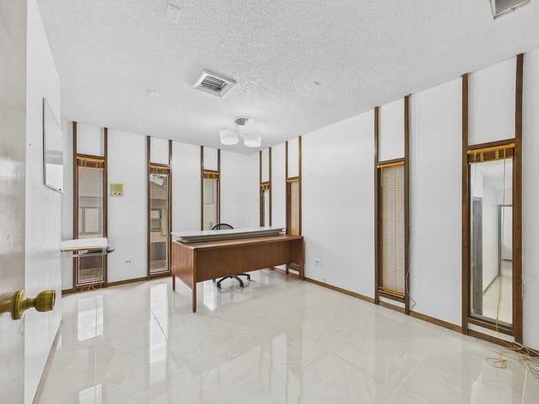 More Photos Of 4219 S Broadway, Englewood Medical For Sale