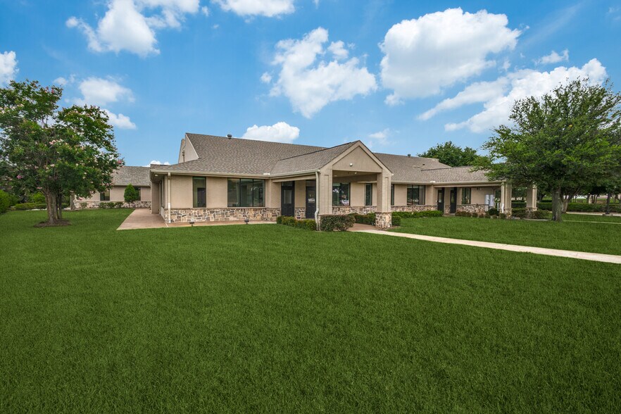More Photos Of 6200 Stone Hill Farms Pky, Flower Mound Loft Creative Space For Sale