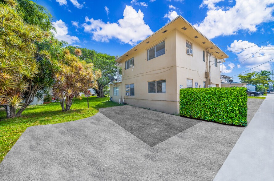 More Photos Of 1943-1947 Buchanan St, Hollywood Apartments For Sale