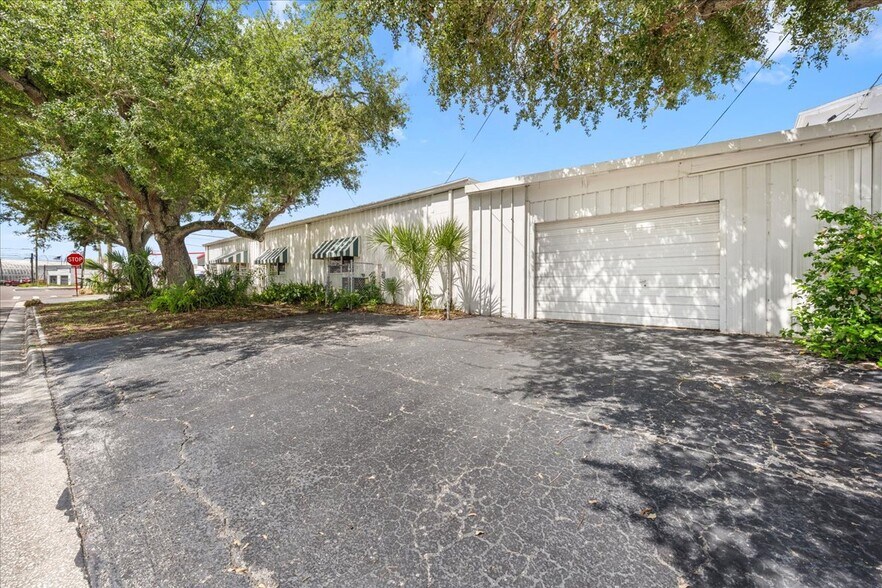 More Photos Of 1901 13th Ave N, Saint Petersburg Distribution For Lease