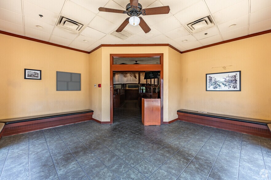 More Photos Of 123 N Arlington St, Salisbury Restaurant For Lease