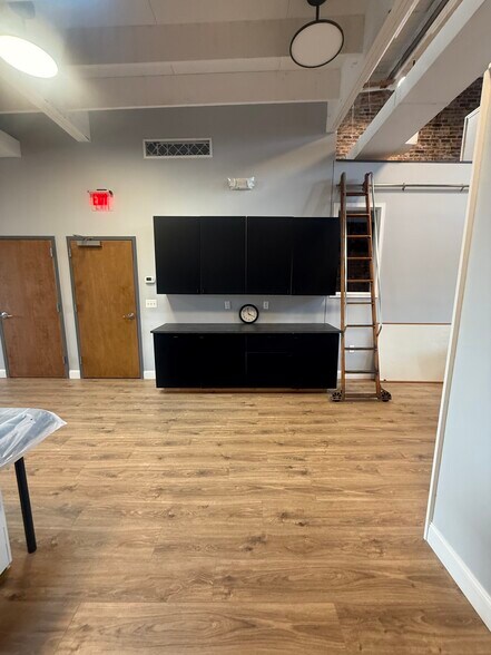 More Photos Of 1712 Connecticut Ave NW, Washington Storefront Retail Office For Lease