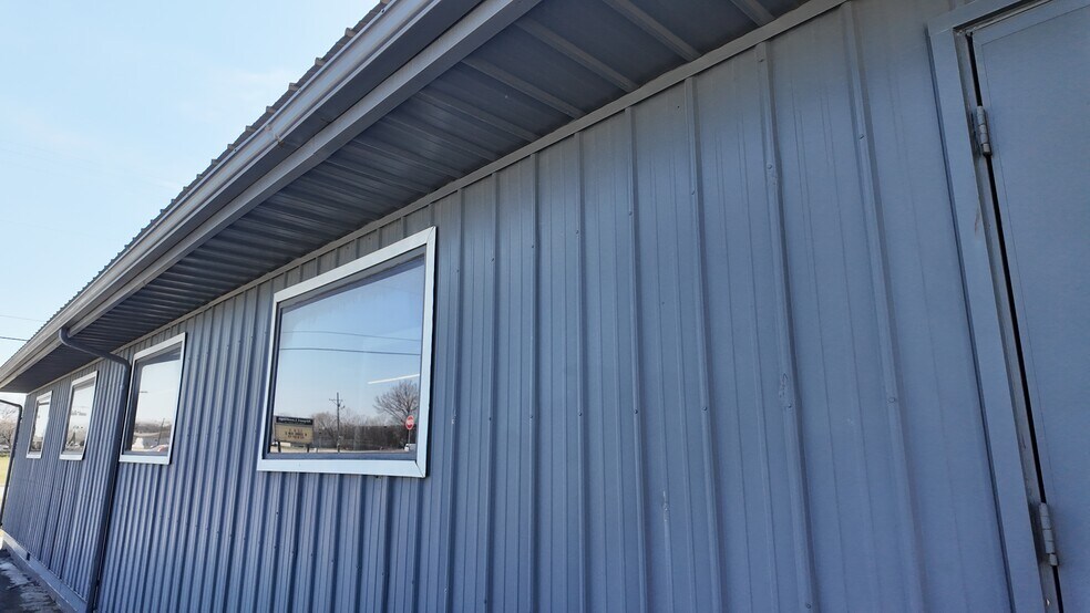 More Photos Of 5467 N Main St, Joplin Freestanding For Sale