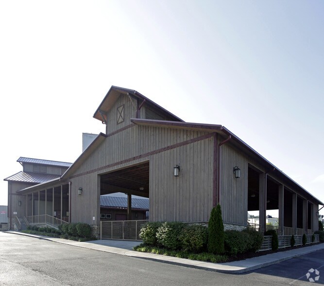 More Photos Of 2046 Parkway, Pigeon Forge Theater Concert Hall For Sale