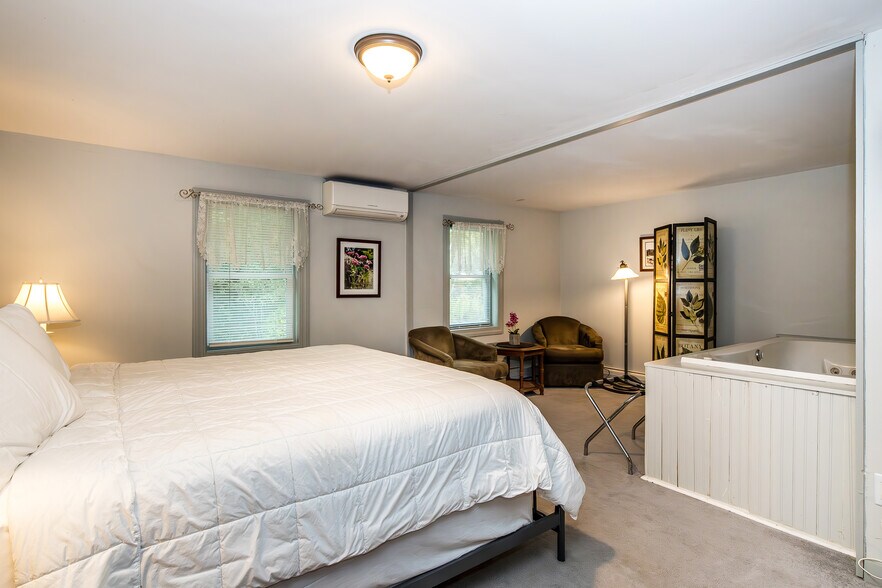 More Photos Of 78 Cream Hill Rd, Mendon Hospitality For Sale