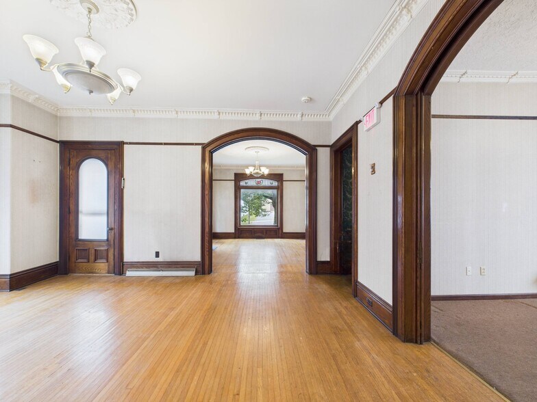 More Photos Of 40 E Genesee St, Auburn Storefront Retail Residential For Sale