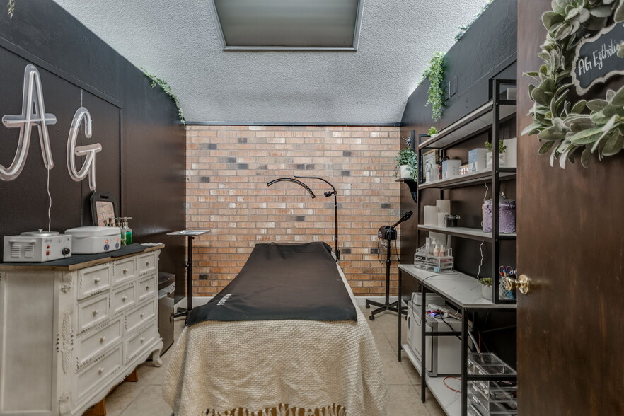 More Photos Of 20 E Dunloup Rd, Shawnee Medical For Sale