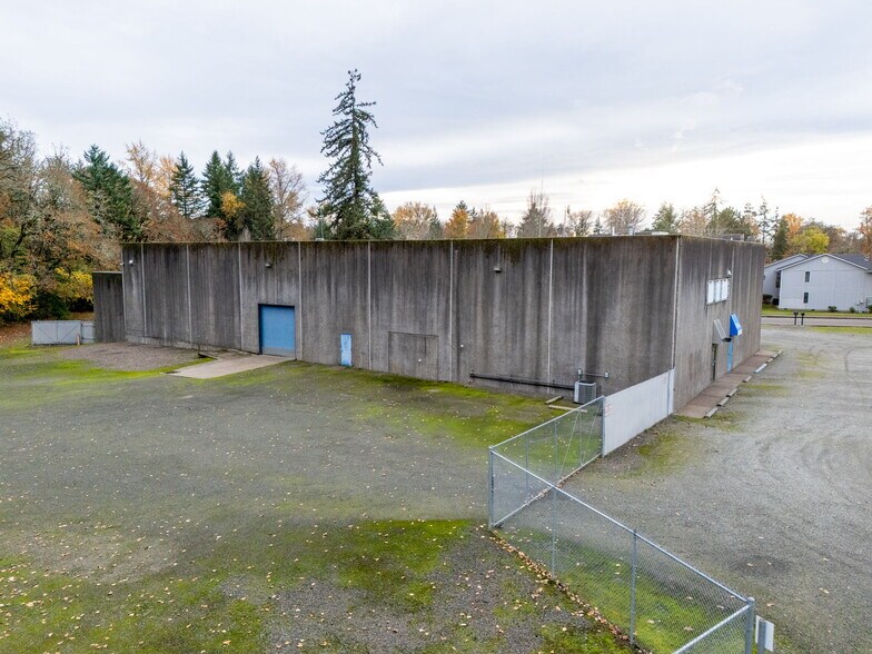 More Photos Of 1555-1557 SE Crystal Lake Dr, Corvallis Warehouse For Lease