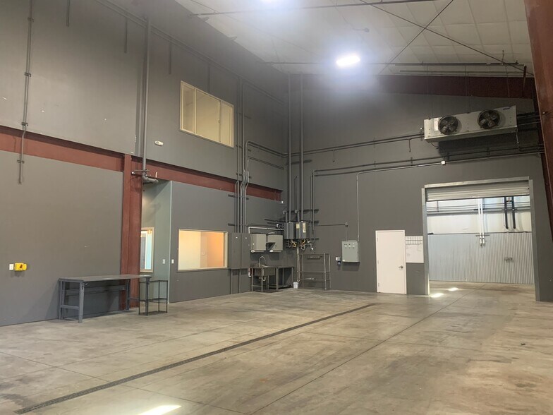 More Photos Of 3310 Ramada Dr, Paso Robles Flex For Lease