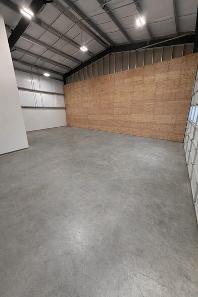 More Photos Of 1394 Alpha dr, Mcminnville Light Distribution For Lease