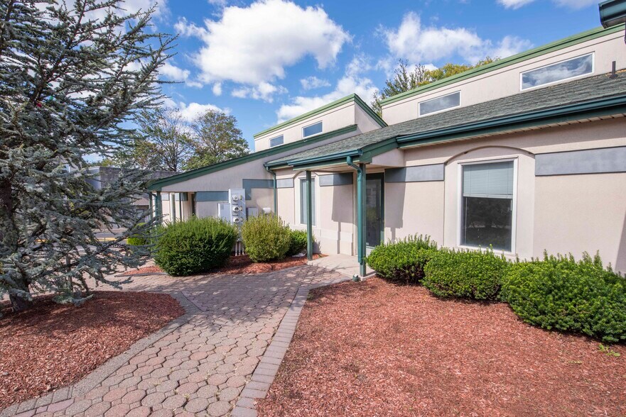 More Photos Of 17-19 S Main St, Manville Loft Creative Space For Lease