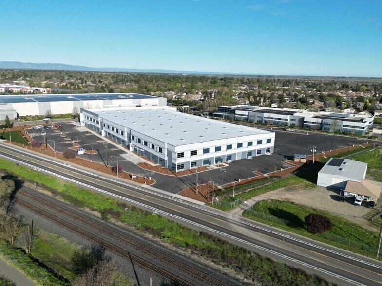 More Photos Of 3808 Faraday Ave, Davis Light Manufacturing For Lease