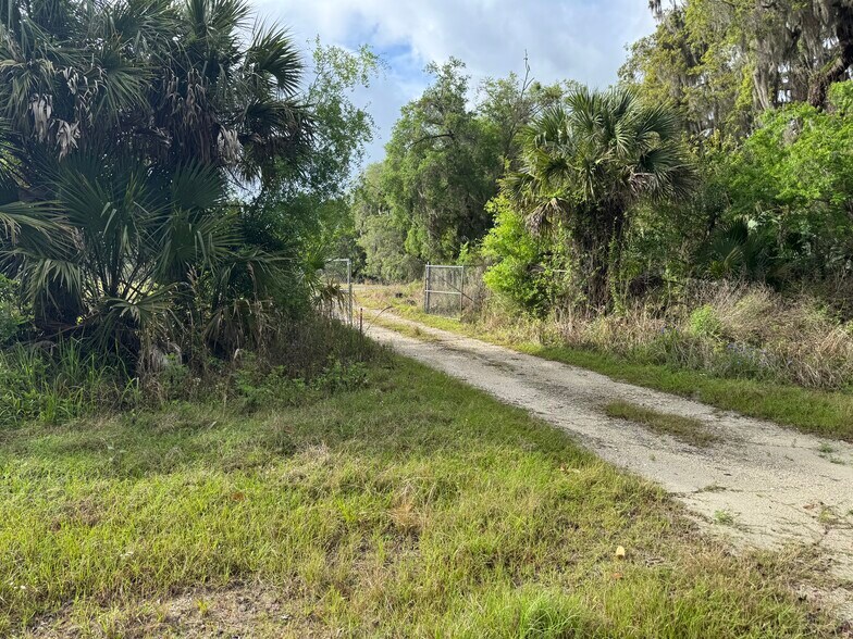 More Photos Of 752 County Rd 426, Oviedo Land For Lease