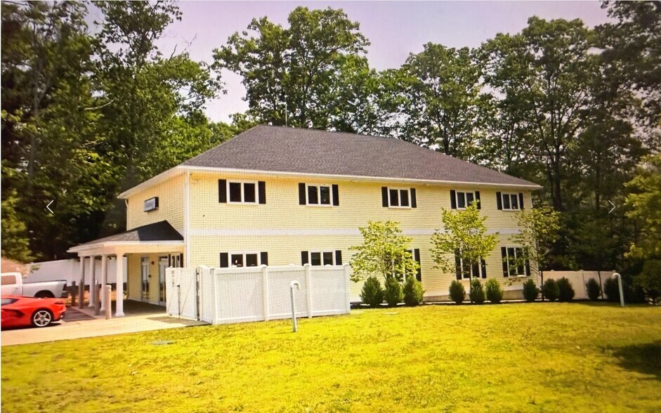 More Photos Of 6 Mohawk Dr, Londonderry Medical For Sale