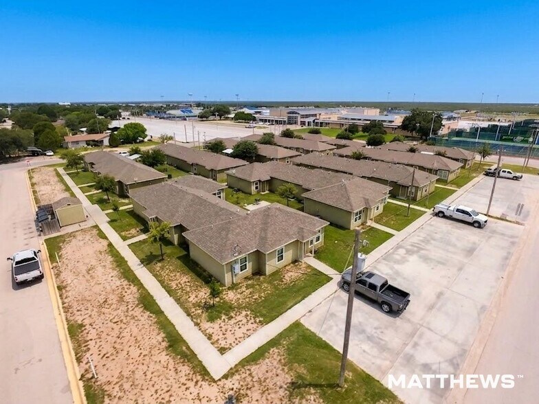 Primary Photo Of 1306 E 12th St, Big Lake Apartments For Sale
