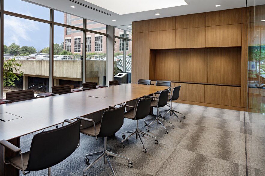 More Photos Of 333 Thornall St, Edison Loft Creative Space For Lease