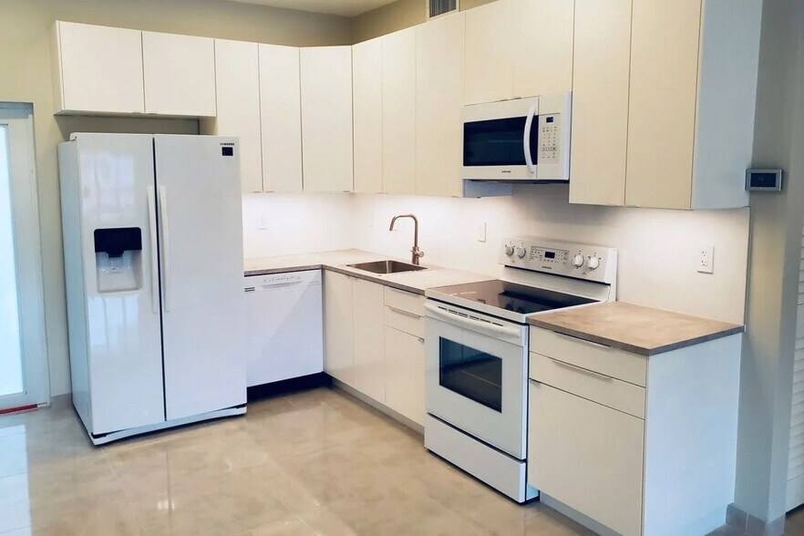 More Photos Of 17150 NE 23rd Ave, North Miami Beach Apartments For Sale