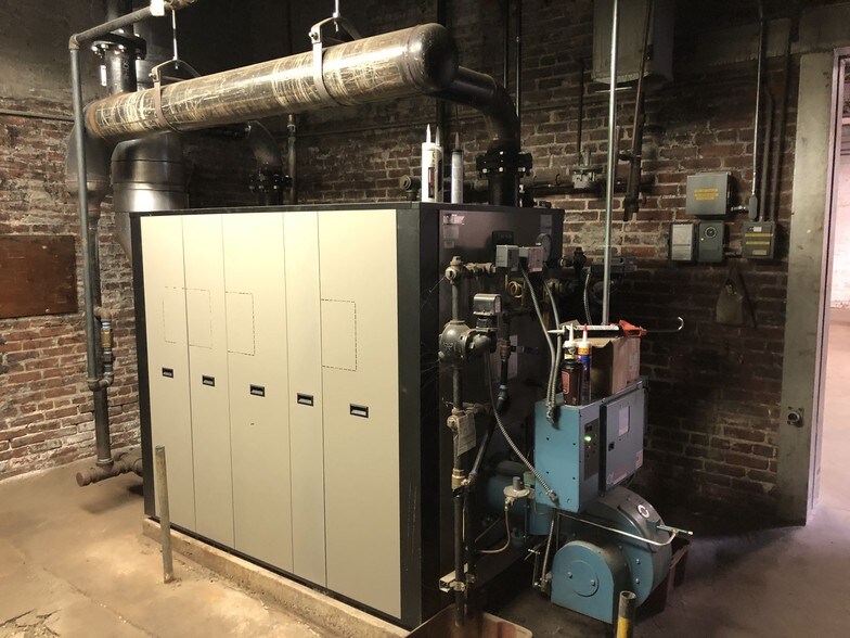 More Photos Of 100 Beecher Ave, Cheltenham Warehouse For Lease