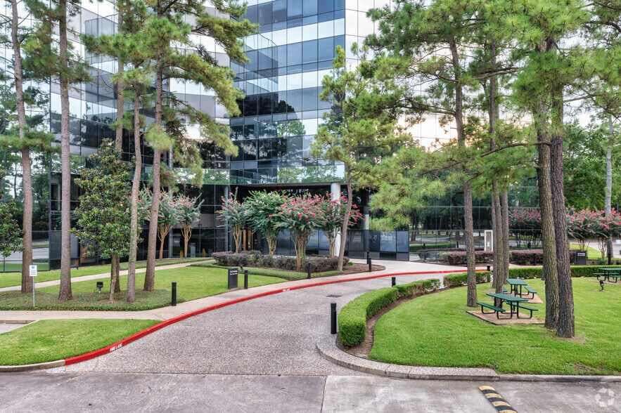 More Photos Of 14550 Torrey Chase Blvd, Houston Office For Lease