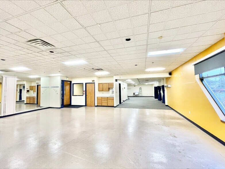 More Photos Of 3229 Broadway St, Gary Office For Lease