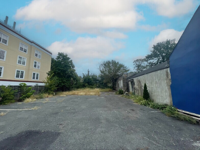 More Photos Of 278 N Day St, Orange Land For Lease