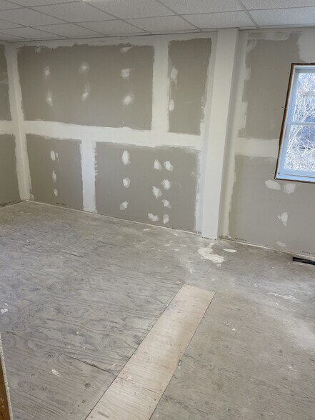 More Photos Of 349 Meeting House Ln, Southampton Healthcare For Lease